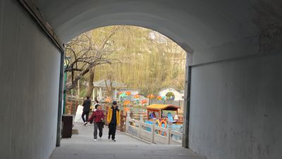 青龙桥下的通道