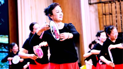 滕州市樱花苑社区重阳节演出——扇子舞——7