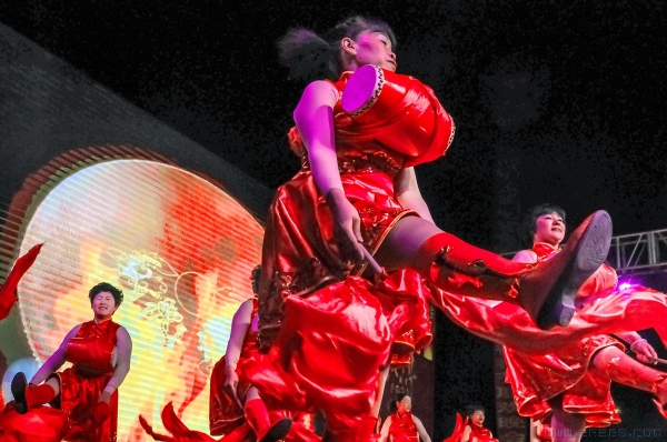 《载歌载舞庆新年》