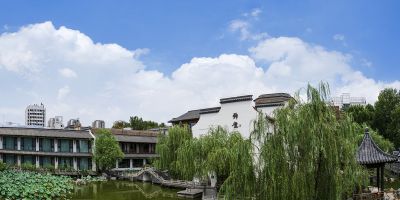 《云来入画境》