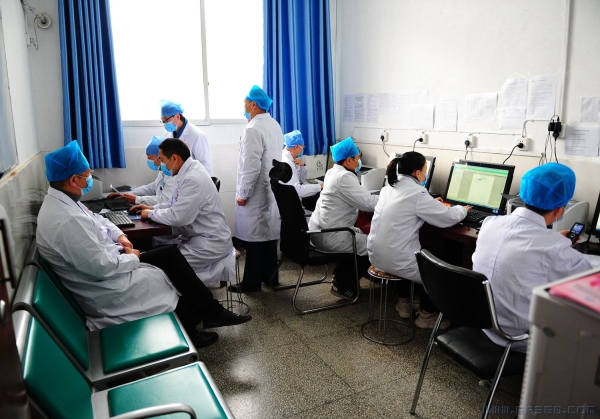 《战“疫”前线》