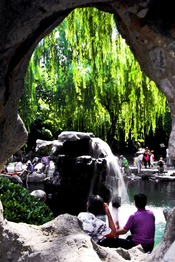 《别有洞天月牙泉》