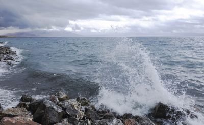 咆哮的赛里木湖