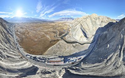 马丽《东方摄影 · 我的2025》-《盘桓帕米尔高原上的盘龙古道》