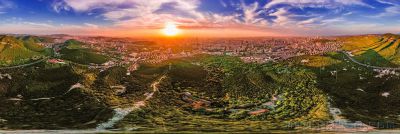 一城山色 半城湖