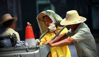 酷暑下的劳动者