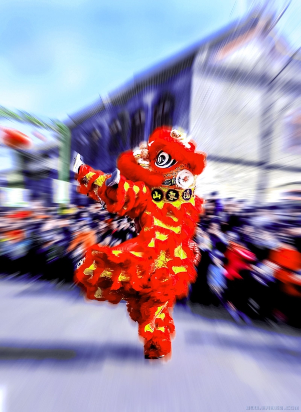 《金狮狂舞宽厚里》