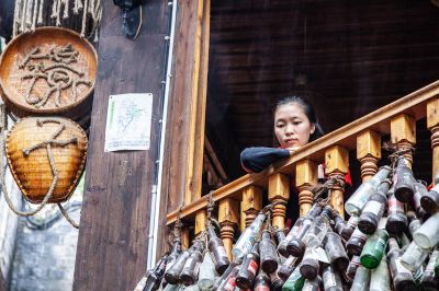 观芙蓉镇山水画卷‌