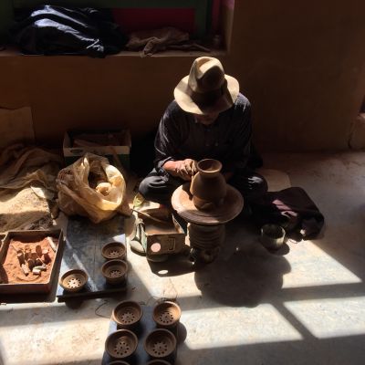 卡麦乡民间制陶艺人