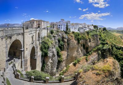 西班牙龙达的峡谷腹地