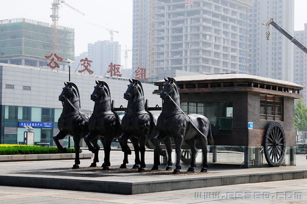 济南高铁站广场雕塑3