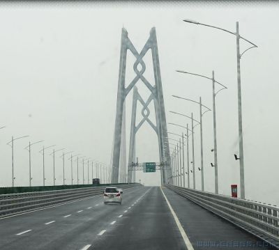 [原创]雨中车行港珠澳大桥