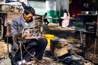手工修鞋.难以忘却的记忆。