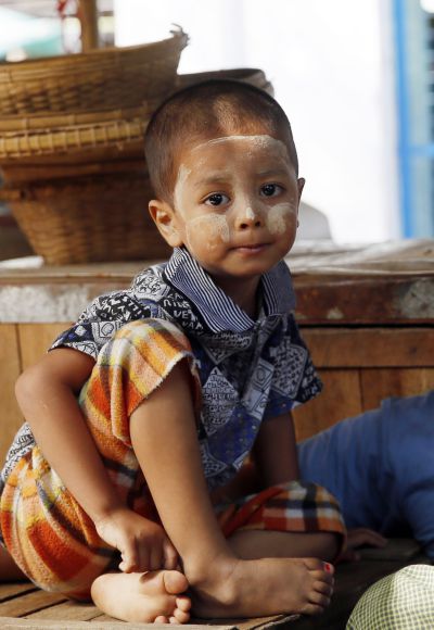 缅甸人画在脸上的涂鸦板（4）