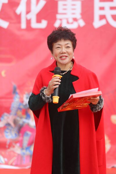 历城区舞彩艺术团惠民演出走进江家村