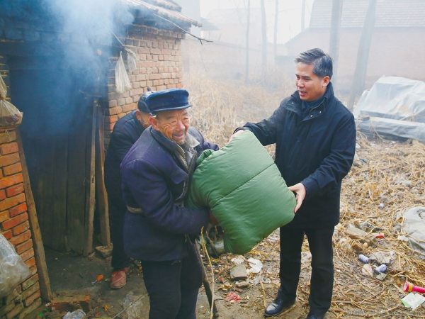 心入基层群众  真心为民办事