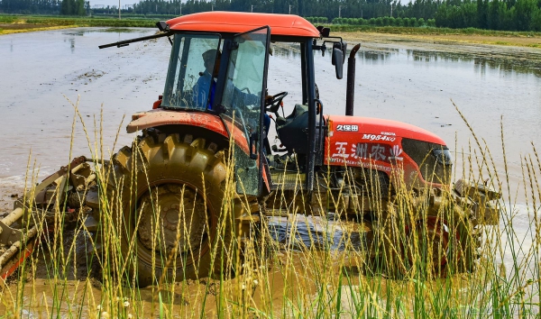 《农业机械化》