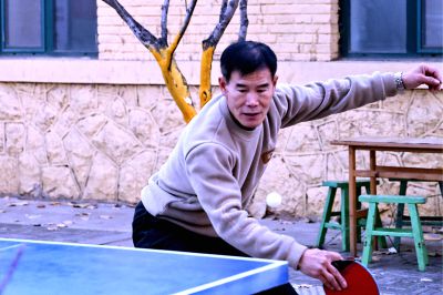露天打乒乓球c