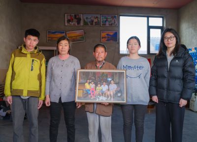 放鹰人家今年出了个研究生和本科生