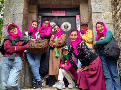 古村落里欢乐的多