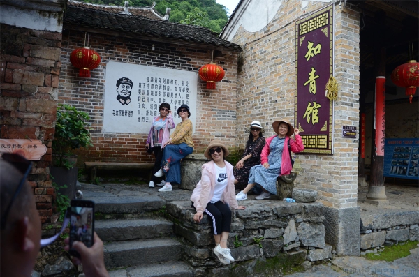 探索妈妈年轻时的路