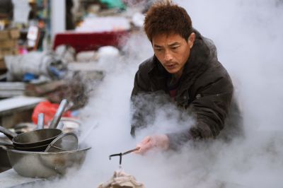 大集上煮羊肉的厨师