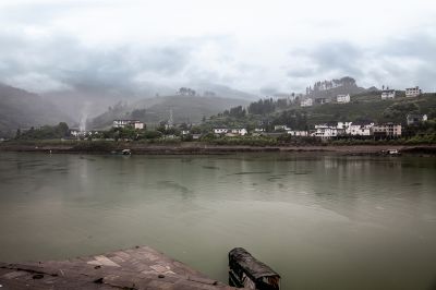 酉水河边秀山水