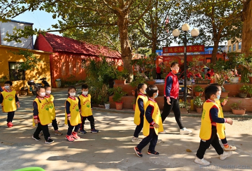 宝宝们与爷爷奶奶度重阳