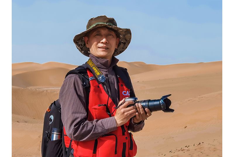 陈忠明《东方摄影 · 我的2024》：《冰山下的叼羊比赛》