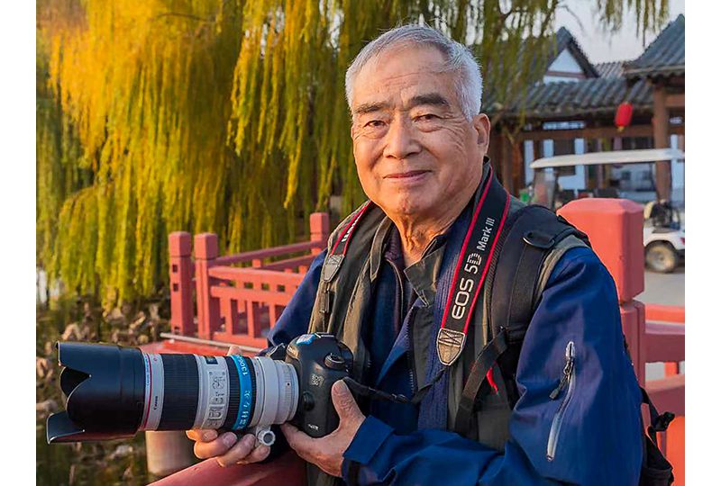 王振庆《东方摄影 · 我的2024》：《拉扑楞寺光影 》